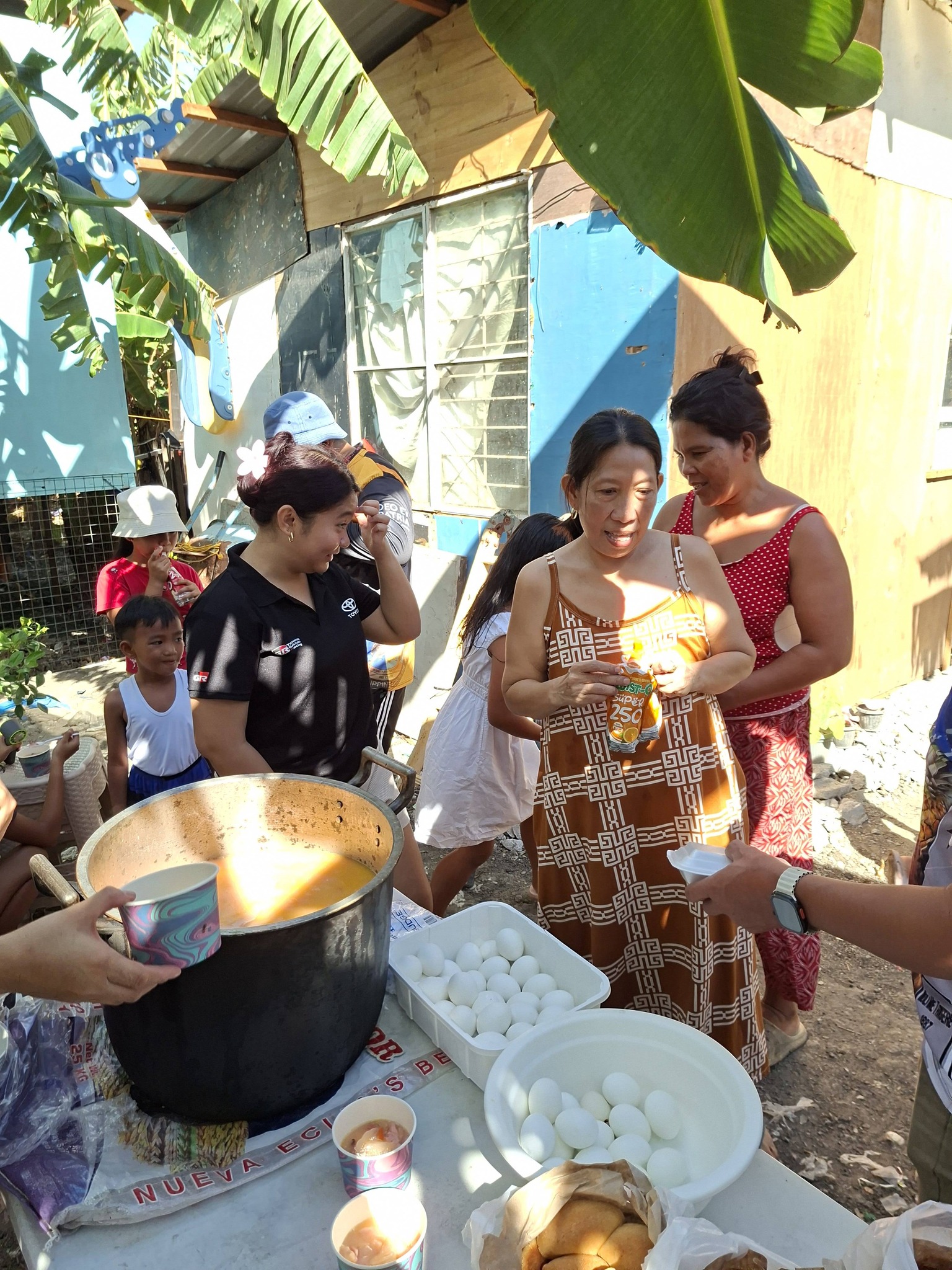 Bandila Eagles Club feeding program at Alapan 2A, Imus Cavite. image 4
