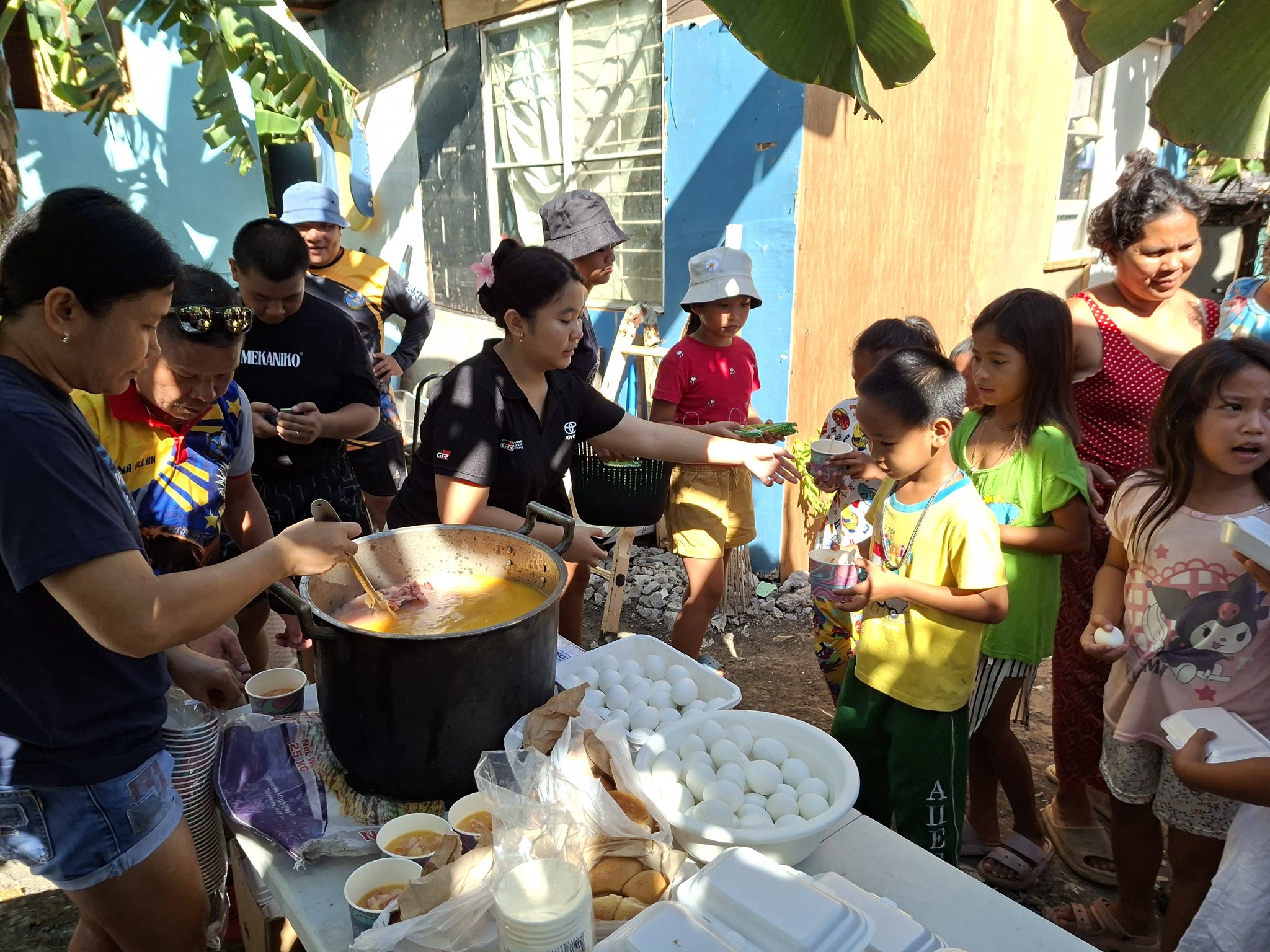 Bandila Eagles Club feeding program at Alapan 2A, Imus Cavite. image 3